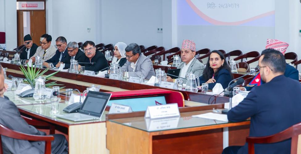 संविधान संशोधन बहसपत्र कार्यदलसँग अधिवक्ताहरूसँग छलफलः'प्रदेश खारेज होइन,बलियो बनाऔँ'